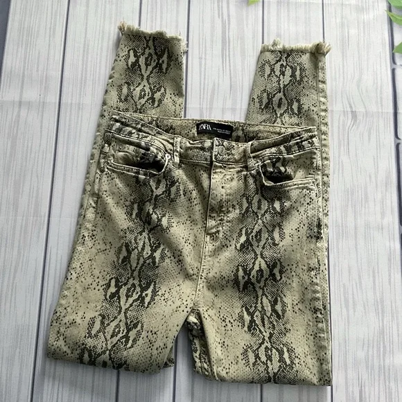 ZARA Snakeskin Print Highrise Skinny Jeans, Size 6 - Picture 10 of 12